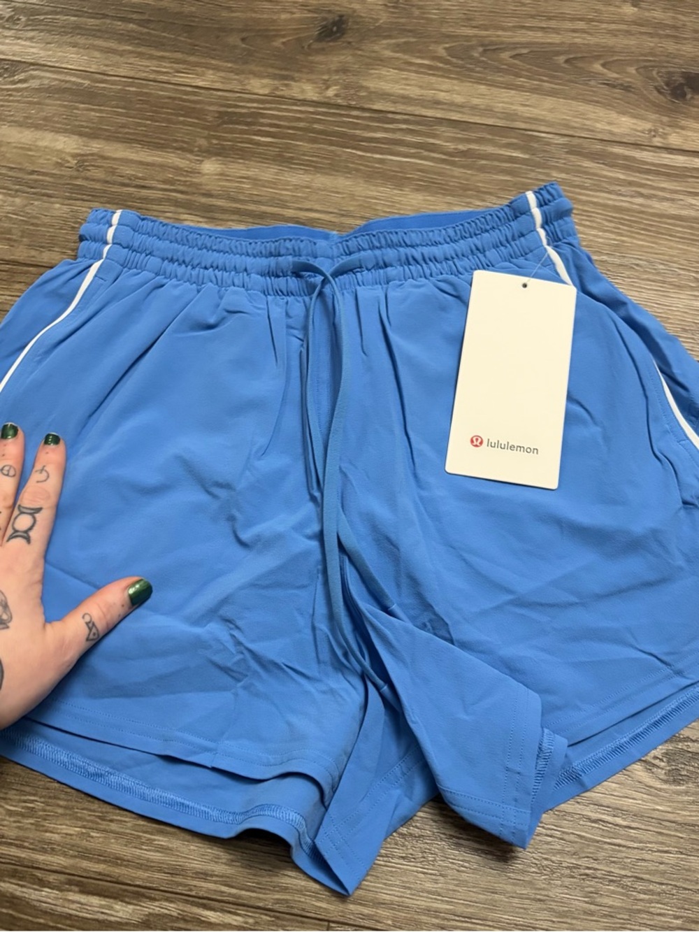 NWT Lululemon Court Rival High-Rise Short 3" (Pool Party/White) Size 4 - Picture 8 of 10